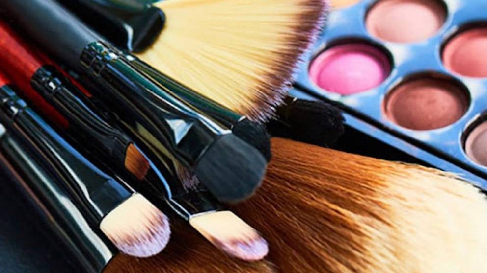 ویژگیهای اصلی آرایش و میکاپ دخترانه ویژگیهای اصلی آرایش و میکاپ دخترانه